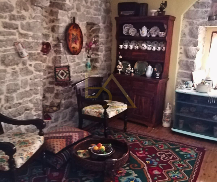Villa in Pietra su Due Piani in Vendita – Vuno, Sarandë