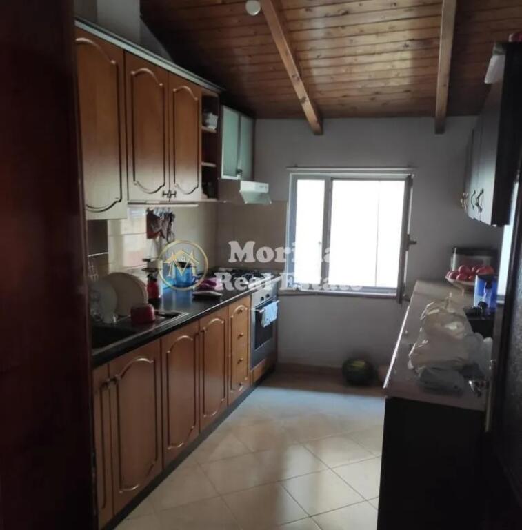 Shitet Vile 4 kateshe, te Rruga Hoxha Tahsim, 1000000 Euro