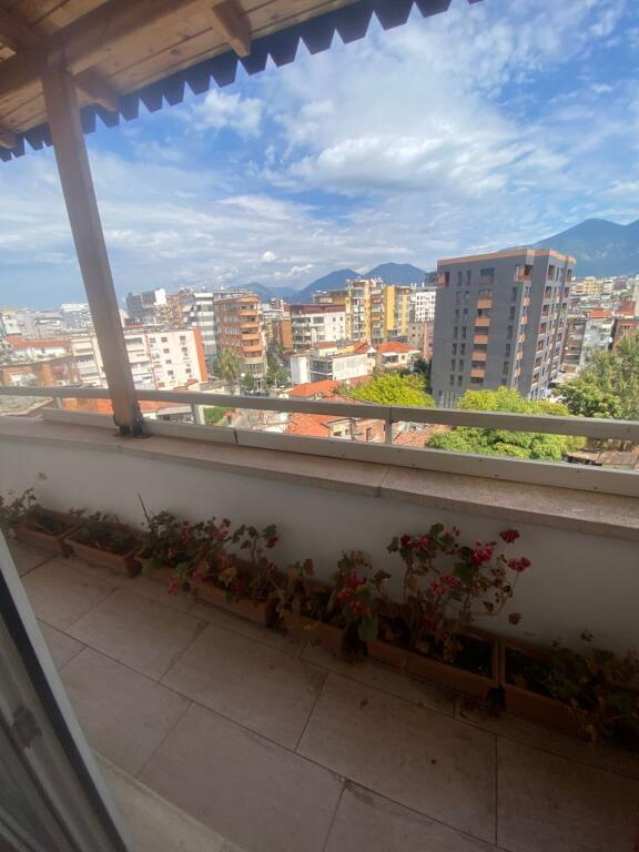 2+1,i mobiluar te pazari i ri afer atsh se,cmimi 850 euro