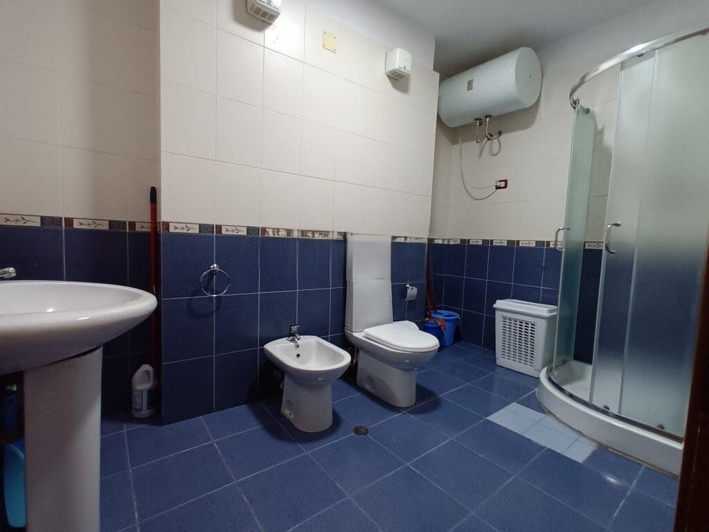 Shitet Apartament 2+1+2blk komune Parisit , Rr Tish Daija 225,000 €