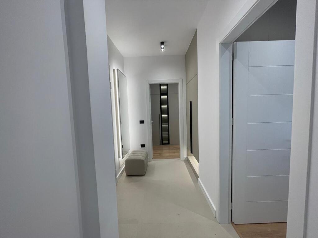 Apartament 2+1 ne shitje, Perballe UET