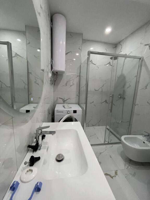 Appartamento 1+1 con parcheggio in affitto a Lake View