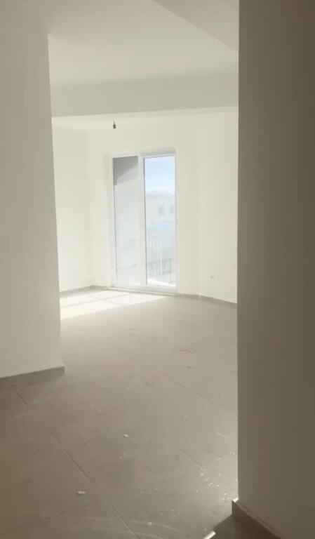 Appartamento 1+1 in affitto Via 5 Maj, edifici del municipio Prezzo: 350 mila lek