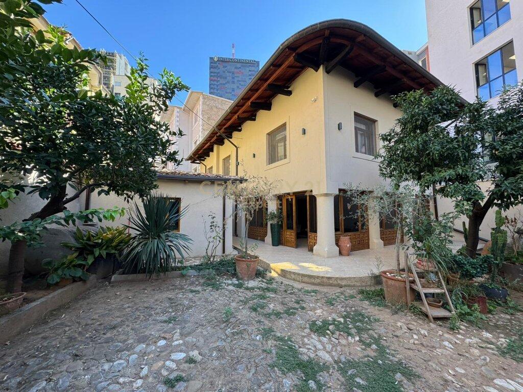 Villa with Yard for Rent in the Center of Tirana – Beginning of “Zogu i Parë” Boulevard