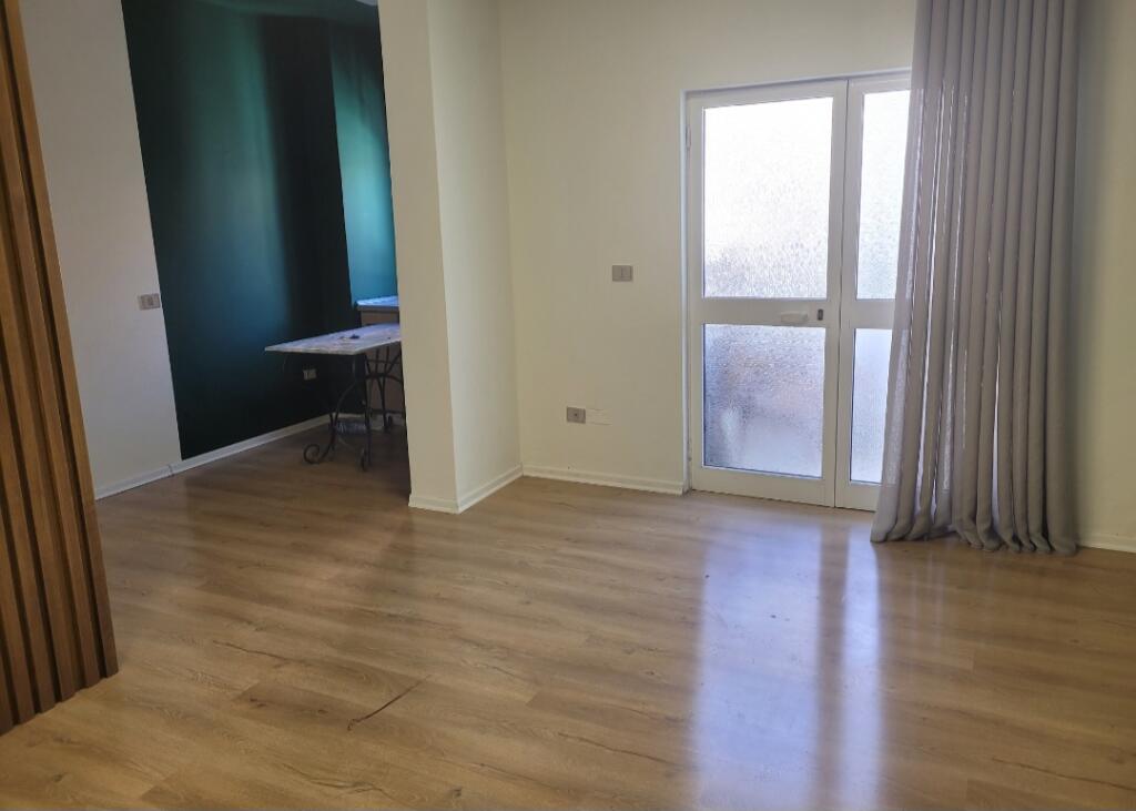 Jepet me qera apartament  1+1 sheshi willson