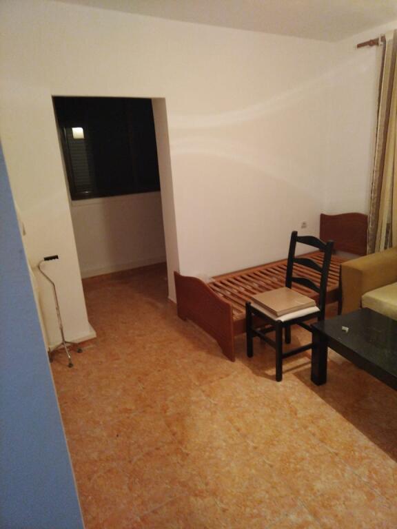2+1, arredato, via karl gega stazione ferroviaria, prezzo 500 euro