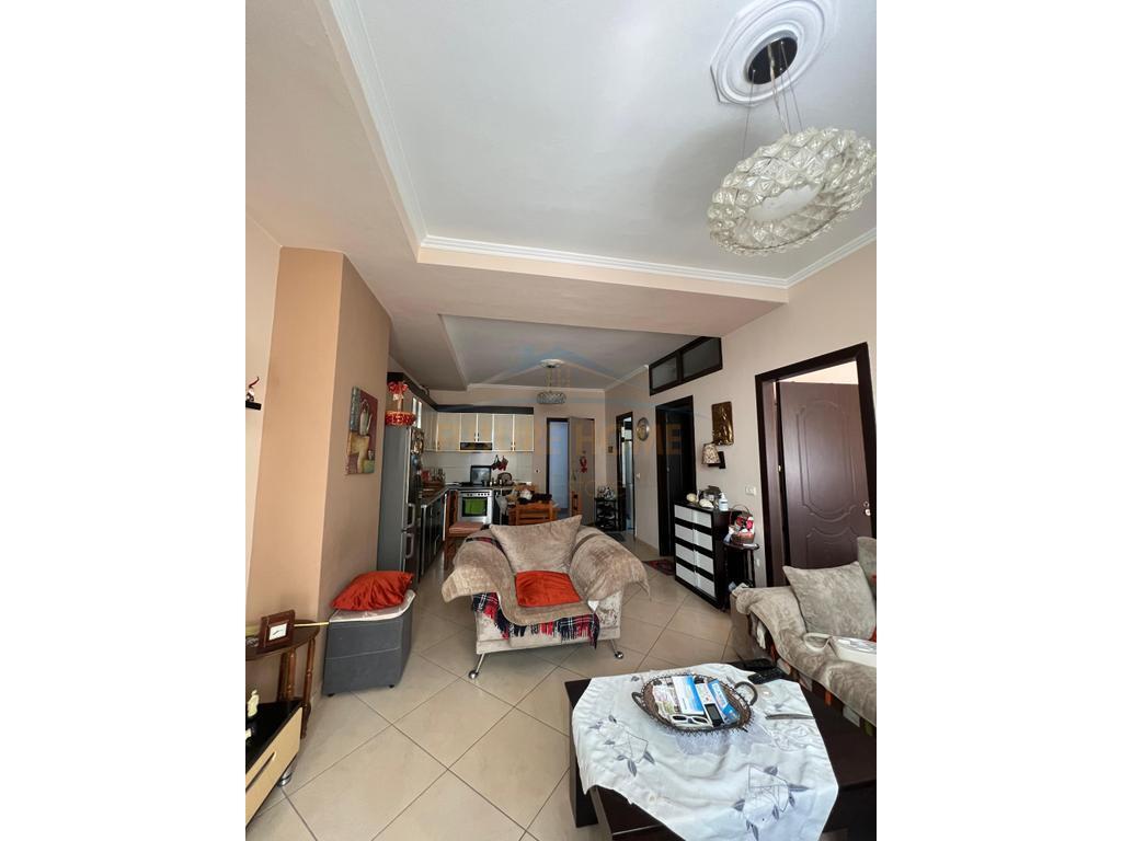Shitet, Apartament 2+1, Fresk, Tirane