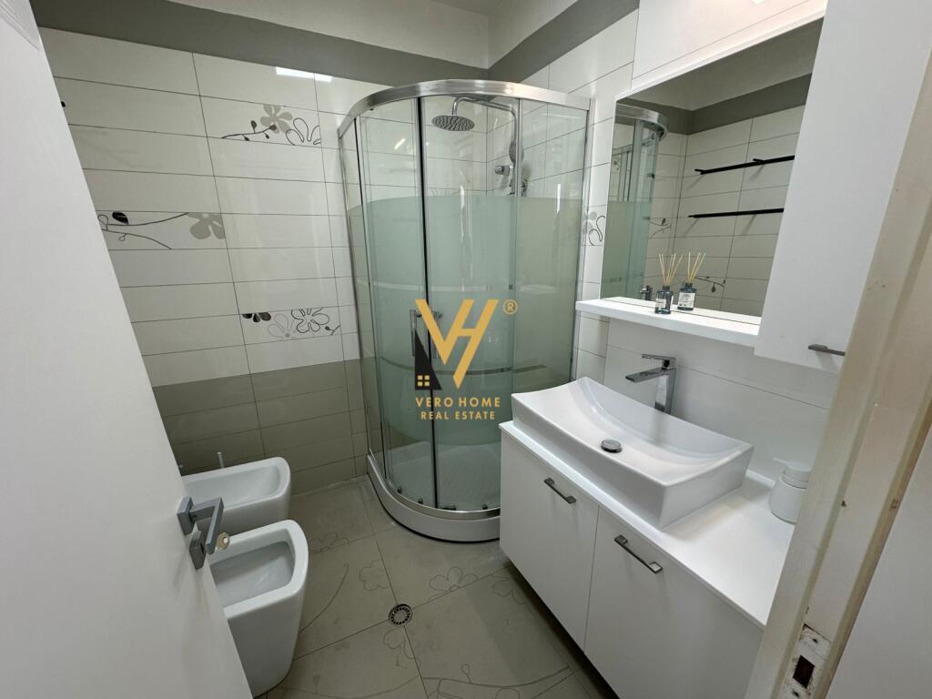 JEPET APARTAMENT 3+1 ME QIRA TE PAZARI I RI 70.000 LEKE