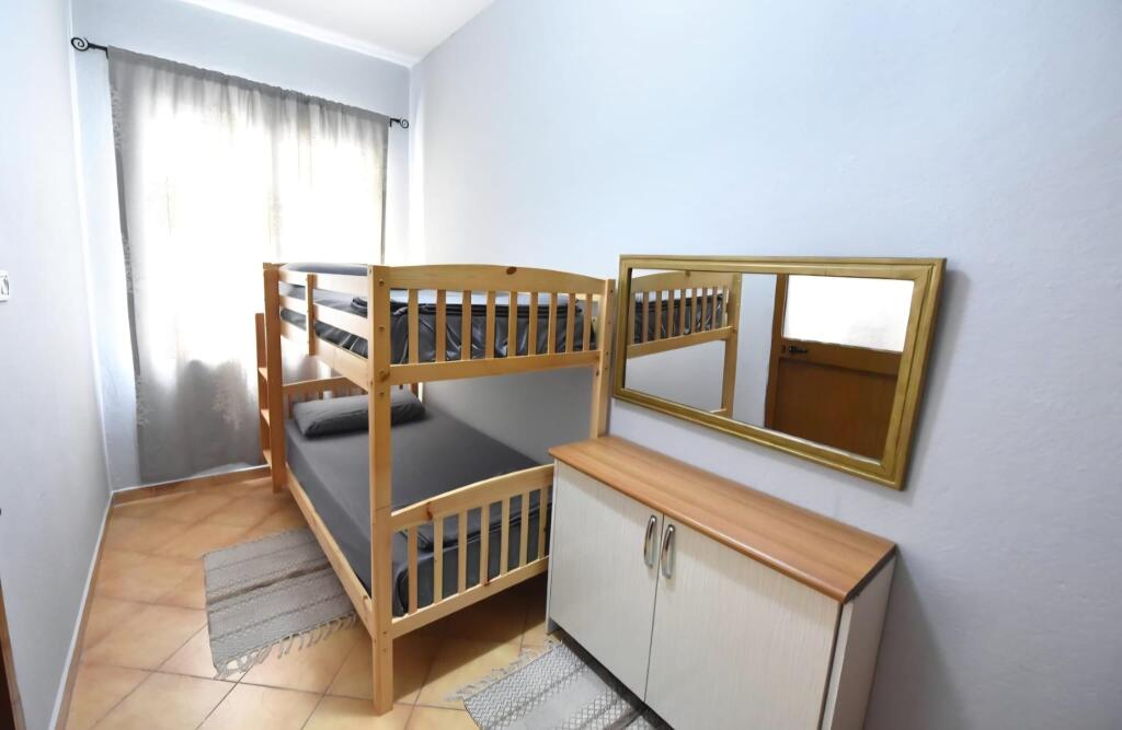 A pochi minuti dalla Medrese, via DIbres, villa arredata su 2 piani in affitto. 700 Euro