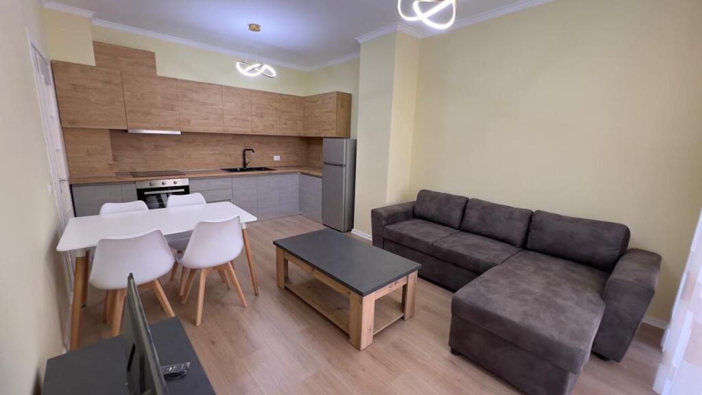 Appartamento 2+1+1 con Balcone in Affitto