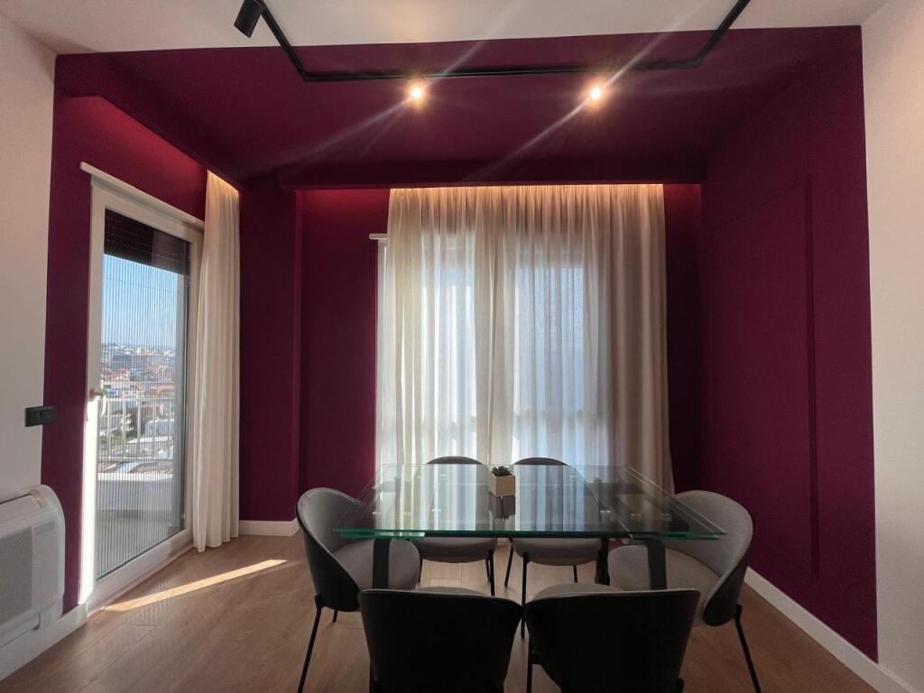 Apartament 2+1 ne shitje, Perballe UET