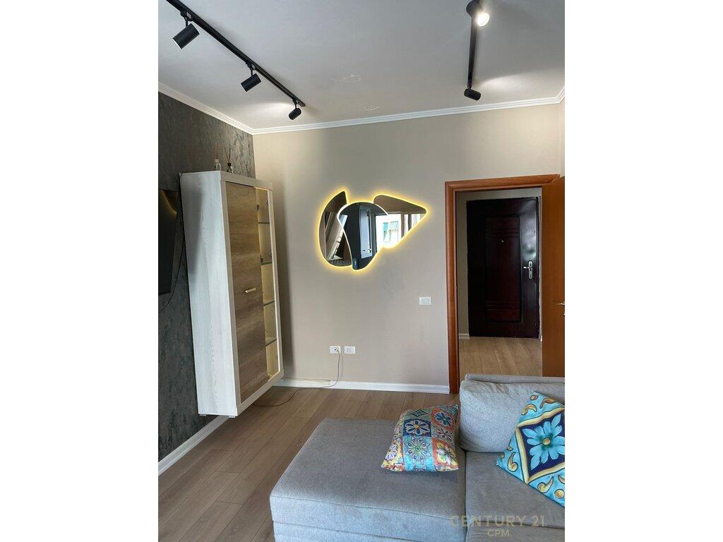 Appartamento 1+1 + Posto Auto in Affitto presso Qendra Galeria, Via Barrikadave