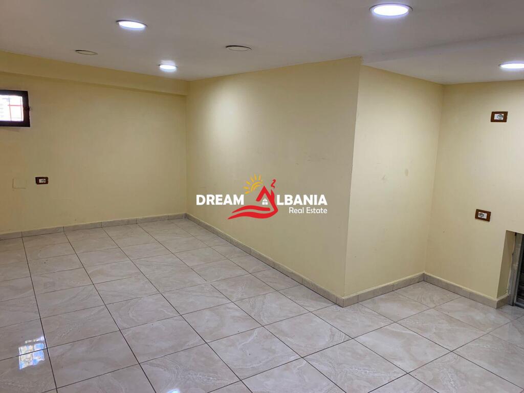Locale commerciale in affitto, via Durresit (ID 42611355)
