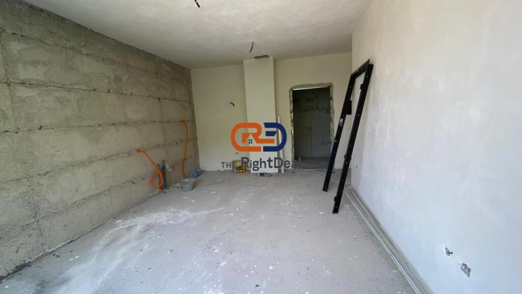 Tek 5 Maji,Shitet Apartament 3+1+2 Ne Ndertim Te Ri!!