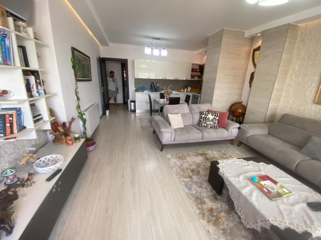 2+1,i mobiluar te pazari i ri afer atsh se,cmimi 850 euro