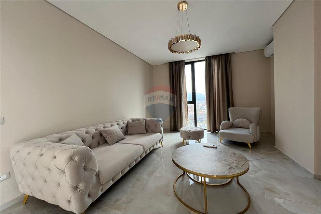 Apartment 2+1+parking space for rent on Kavaja Street!