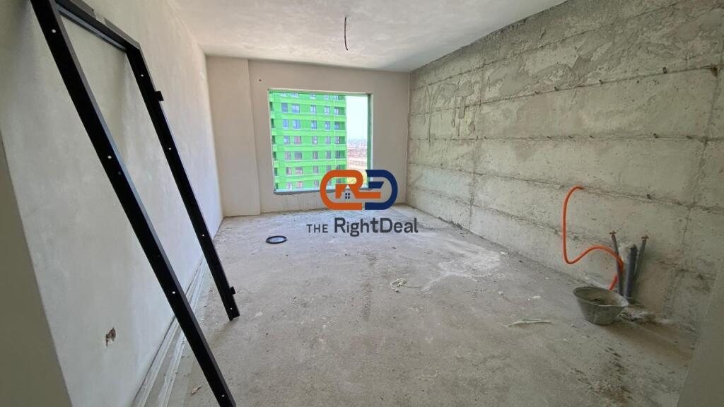 Tek 5 Maji,Shitet Apartament 3+1+2 Ne Ndertim Te Ri!!