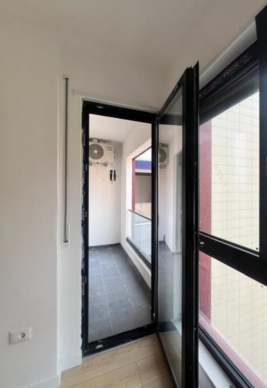 Shitet Apartament 1+1 Komuna e Parisit