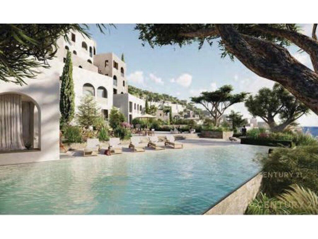 FOLIE VILLAGE VILLA FOR SALE ON THE FIRST LINE! 810,000 €