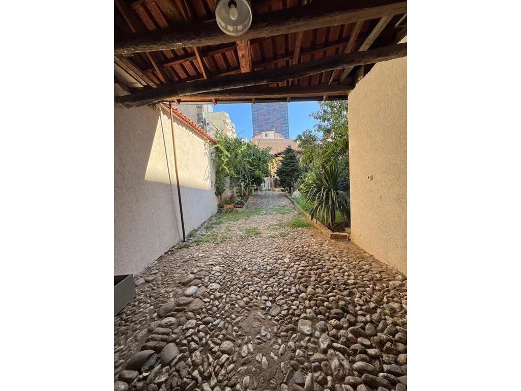 Villa with Yard for Rent in the Center of Tirana – Beginning of “Zogu i Parë” Boulevard