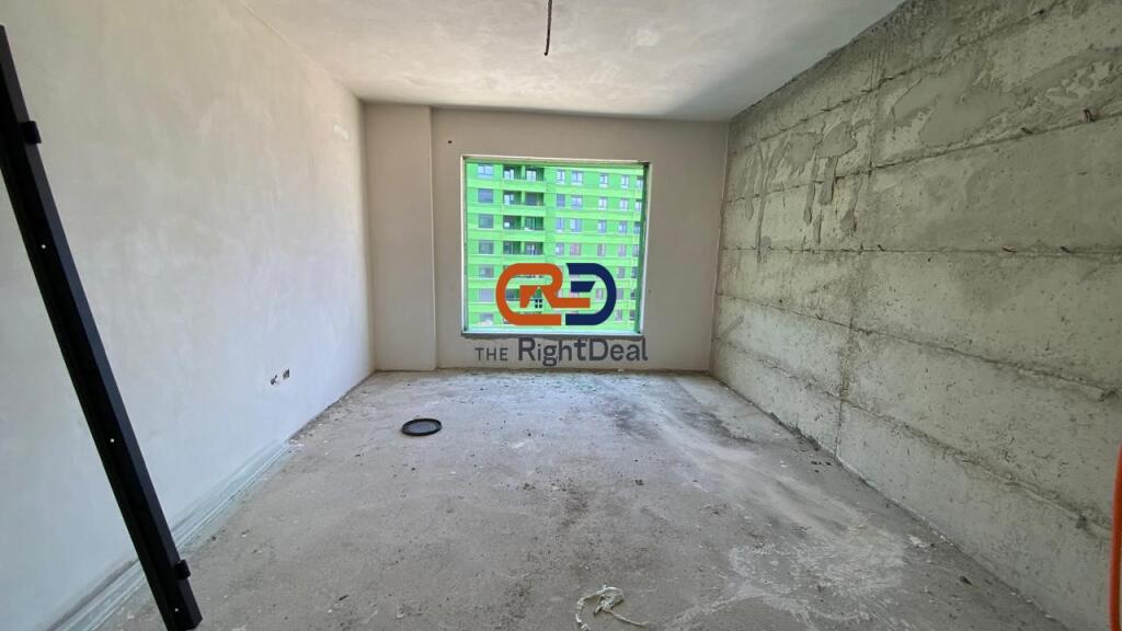 Tek 5 Maji,Shitet Apartament 3+1+2 Ne Ndertim Te Ri!!