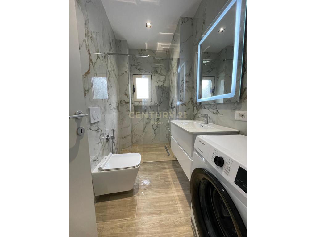 AFFITTASI PIANO DI UNA VILLA A KOMBINAT! 500 € /Mese