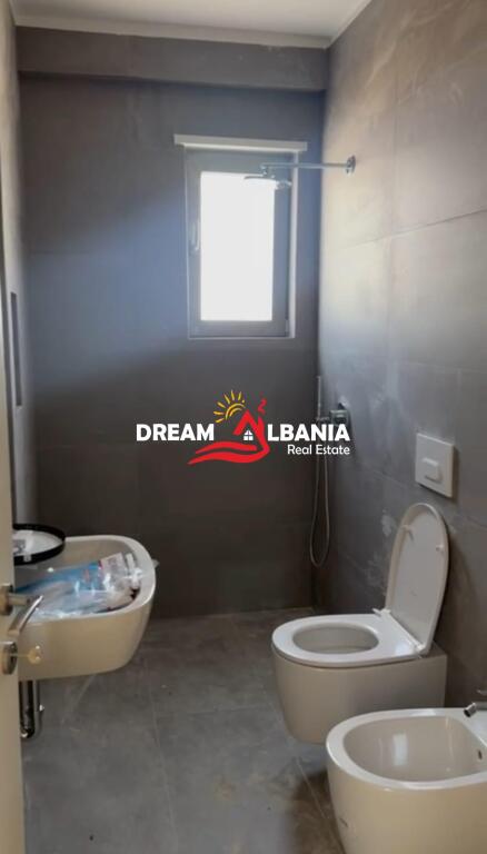 Appartamento 1+1/Ufficio in affitto in via “Dervish Hekali”, vicino alla “Scuola Rossa” – Tirana (ID 42111475)
