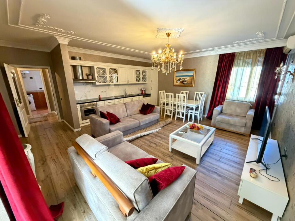 ✨ Shitet Apartament  📍 Bllok 💶 Çmimi: 385,000 €