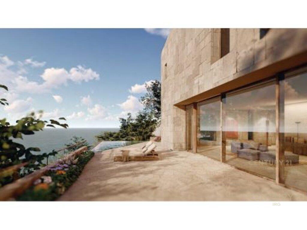 FOLIE VILLAGE VILLA FOR SALE ON THE FIRST LINE! 810,000 €