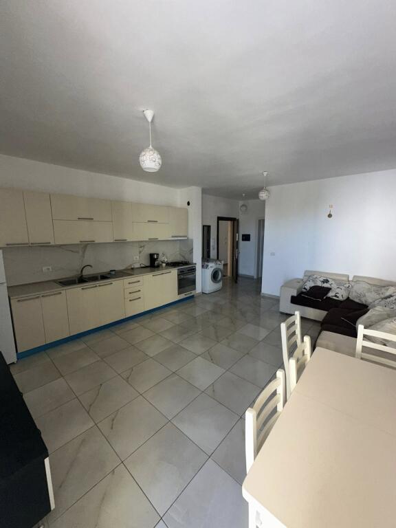 Appartamento in Affitto • 1+1+Balcone • Arredato  • 2° piano con ascensore, palazzo nuovo con amministrazione • Affitto a lungo termine 🏡Hotel Antalya, Spiaggia🏡 • 300€ ✅ __________________________________ PER ULTERIORI INFORMAZIONI👇 ENDRI CANI  Whatsapp/viber •INSTAGRAM: @endricani_goldkey_realestate •Facebook: Endri Gold Key RealEstate ■Indirizzo: Ufficio: Via Aleksander Goga Accanto a EHW Durres  Ufficio: Via Egnatia Centro Durres Ufficio: Quartiere 13, Spiaggia Durres