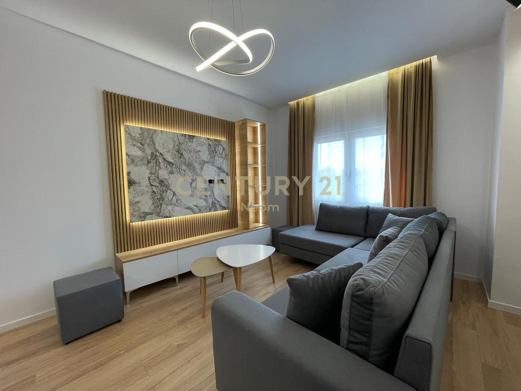 AFFITTASI PIANO DI UNA VILLA A KOMBINAT! 500 € /Mese