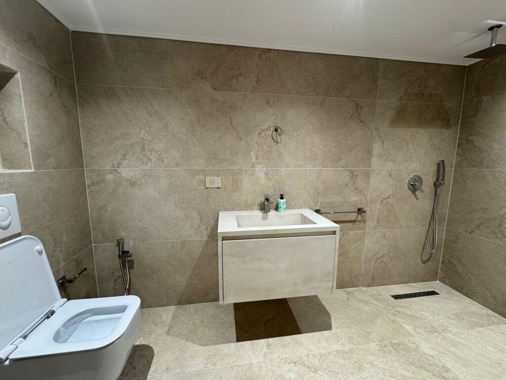 Villa with Yard for Rent in the Center of Tirana – Beginning of “Zogu i Parë” Boulevard