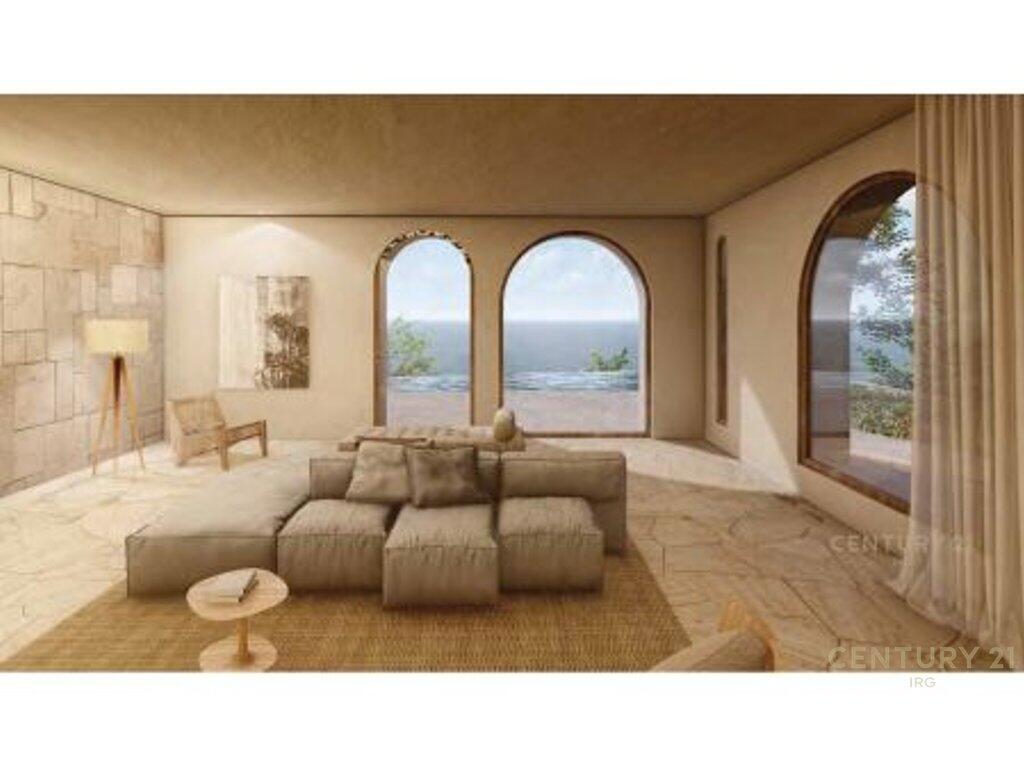 FOLIE VILLAGE VILLA FOR SALE ON THE FIRST LINE! 810,000 €