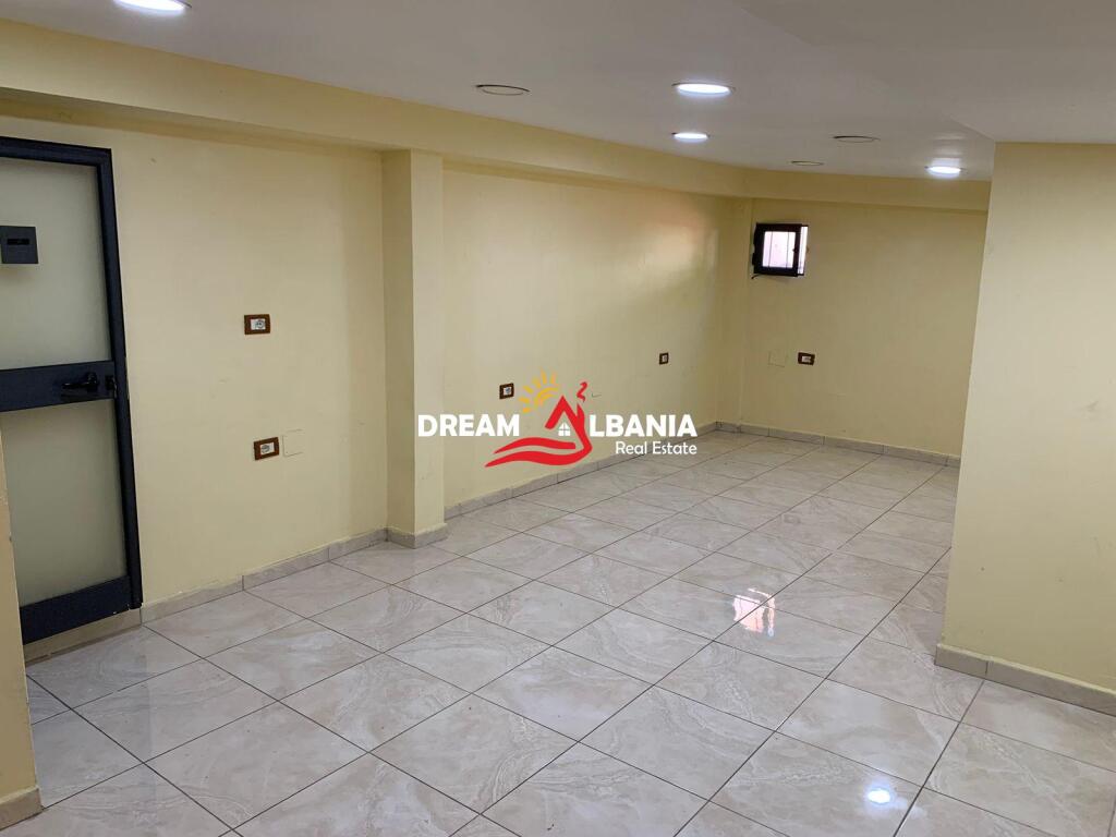 Locale commerciale in affitto, via Durresit (ID 42611355)
