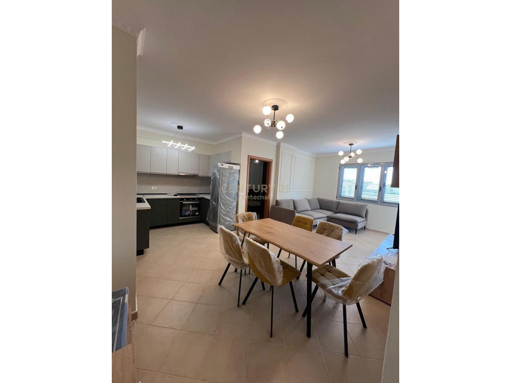 Appartamento 3+1+2 in Affitto a Fresku, Tirana 600 € /Mese