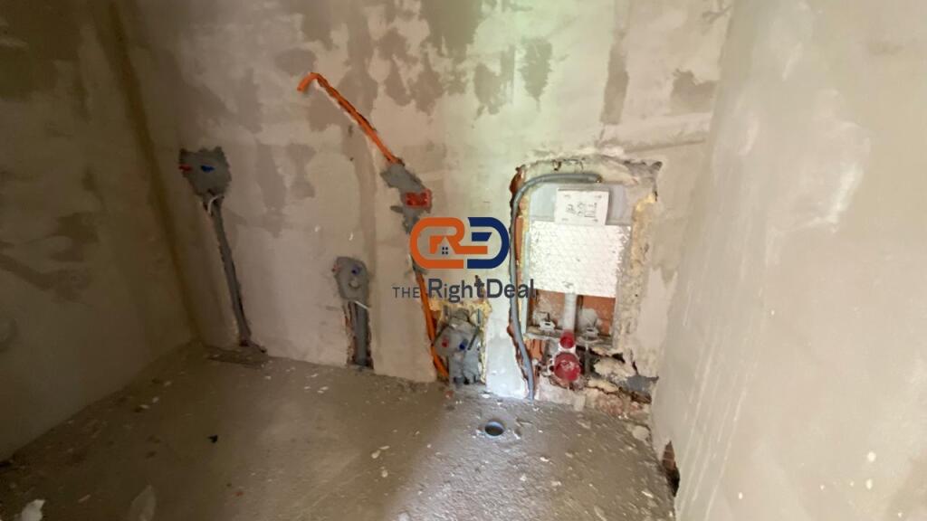 Tek 5 Maji,Shitet Apartament 3+1+2 Ne Ndertim Te Ri!!
