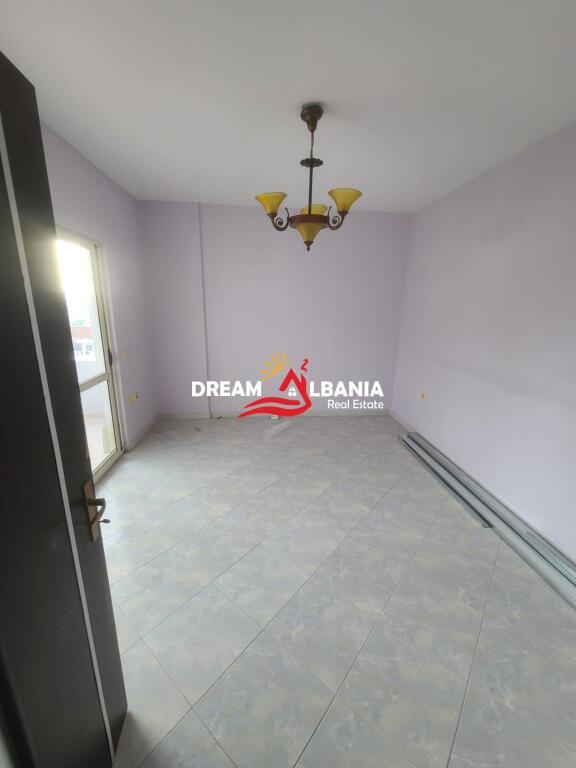 Apartament 3+1+2 WC ne Shitje ne Fresk, prane Fizikes Berthamore ne Tirane (ID 4131426)