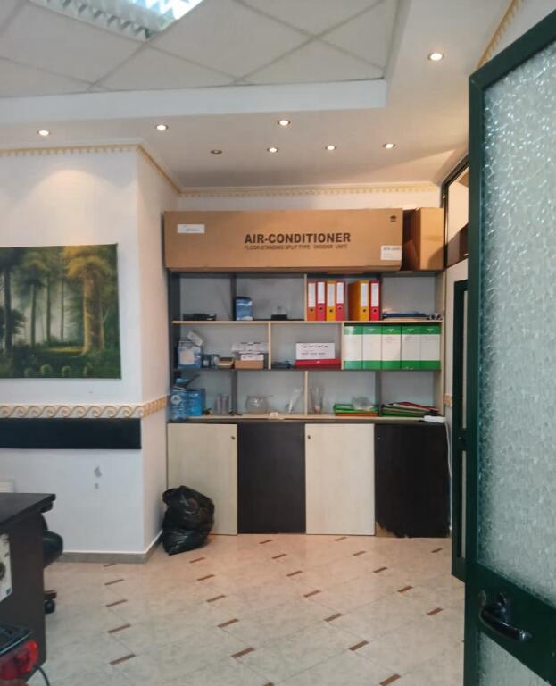 NEGOZIO IN AFFITTO 48 M2 21 DICEMBRE 450 EURO