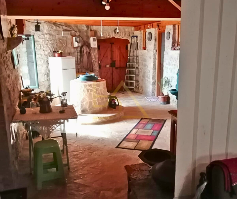 Villa in Pietra su Due Piani in Vendita – Vuno, Sarandë