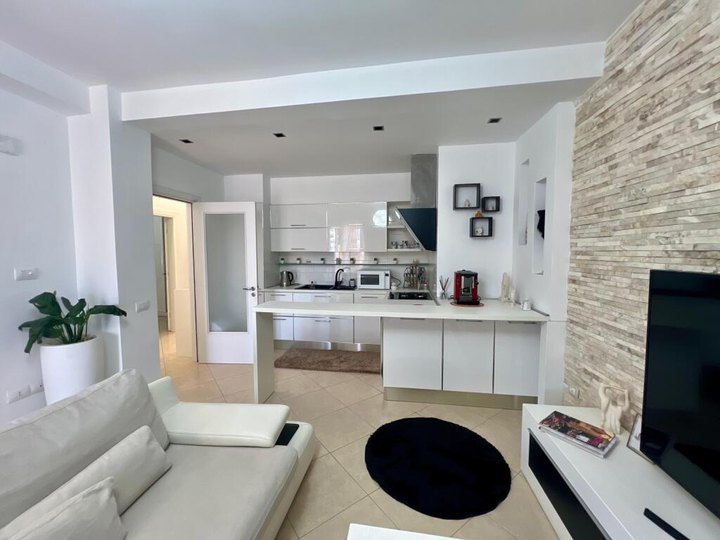 Penthouse Per Shitje Ne Bulevardin Vlore - Skele