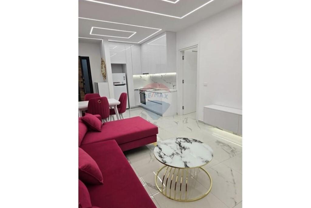 Jepet Apartament 1+1 me Qira te Kodra e Diellit