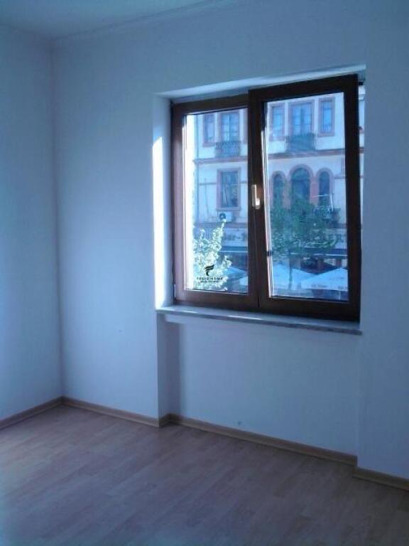 UFFICIO IN AFFITTO 75 M2 STRADA DI DURRËS 73.000 LEKE
