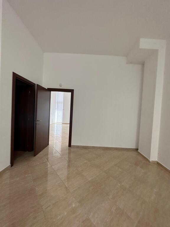 🏢 Ambient Komercial me Qira – Fresk, Tiranë 💶 Çmimi: 550 €/muaj