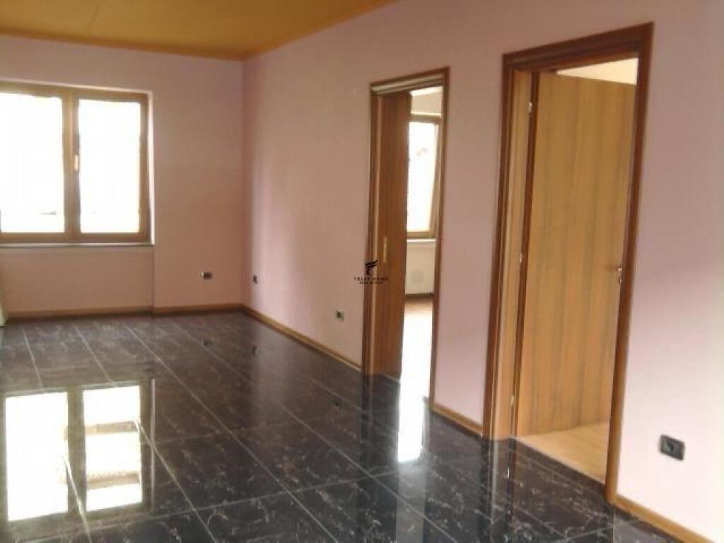 UFFICIO IN AFFITTO 75 M2 STRADA DI DURRËS 73.000 LEKE