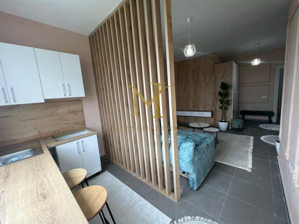 AFFITTASI VILLA SU 3 PIANI A Xhafzotaj !!