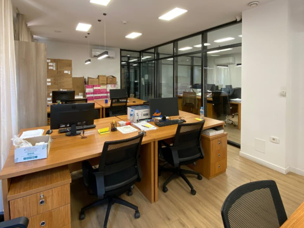 OFFICE SPACE FOR RENT 315M2 "⁠RRUGA E BARRIKADAVE " 5000 EURO (NEGOTIABLE).