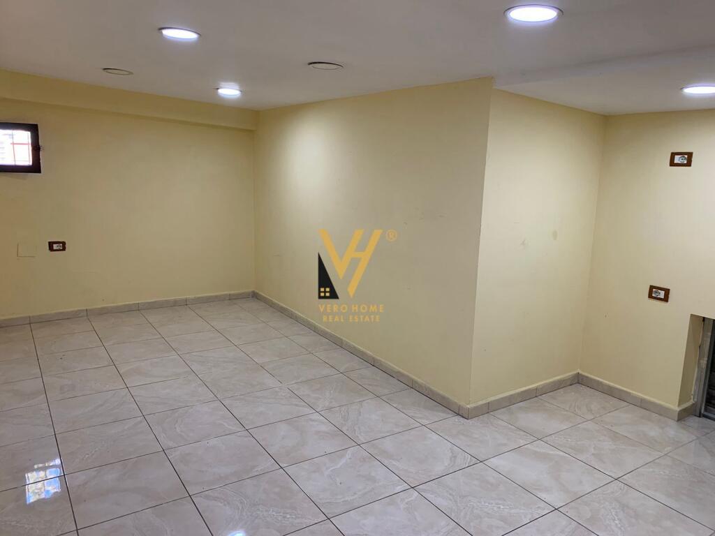 SI AFFITTA AMBIENTE 30 M2 IN VIA DURRESIT 450 EURO