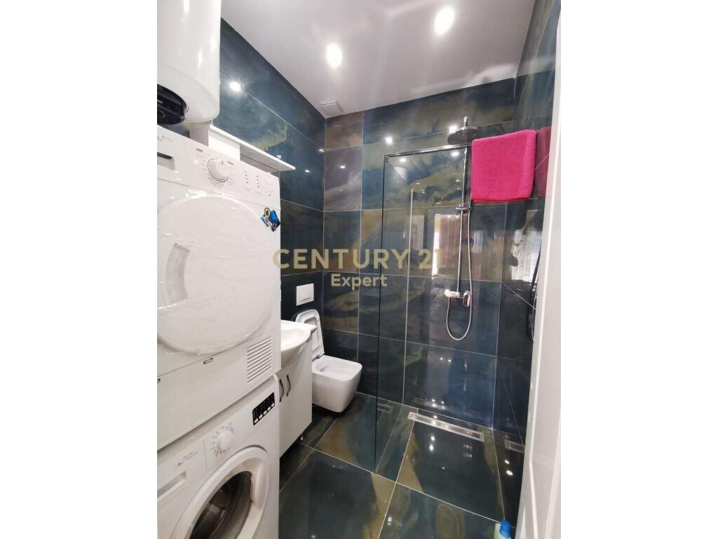 VENDIAMO APPARTAMENTO 1+1 VICINO ALL'HOTEL COLOSSEO, VIA DURRËSIT !!! 140.000 €