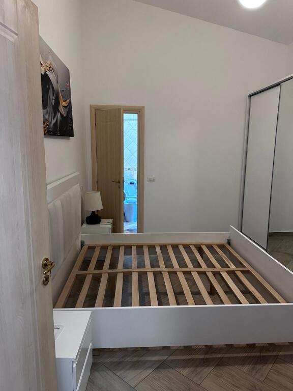 Jepet me qera penthouse 2+1+verande