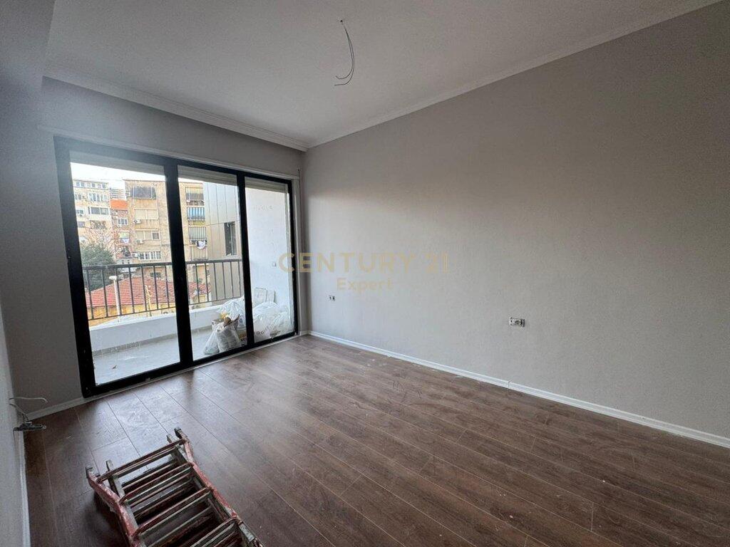 AFFITTIAMO APPARTAMENTO PER UFFICI IN VIA DURRESIT! 650 € /Mese
